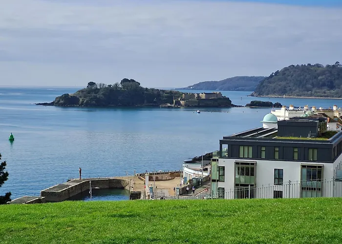 Plymouth Hoe Central * Free Parking * Ocean Reach